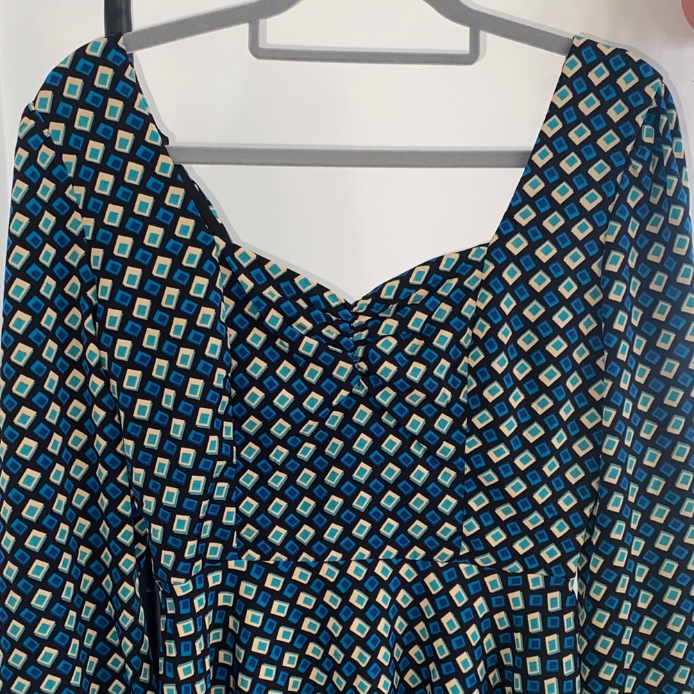 Chic Geometric Long Sleeve Dress - Picture 2 of 8